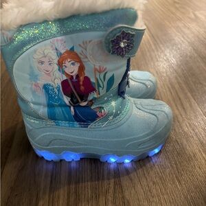 Frozen snow boots size 10 toddler
